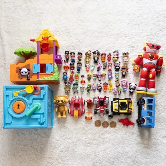Ryan’s World Kids Toy Set with Robot and Figures - Picture 6 of 6
